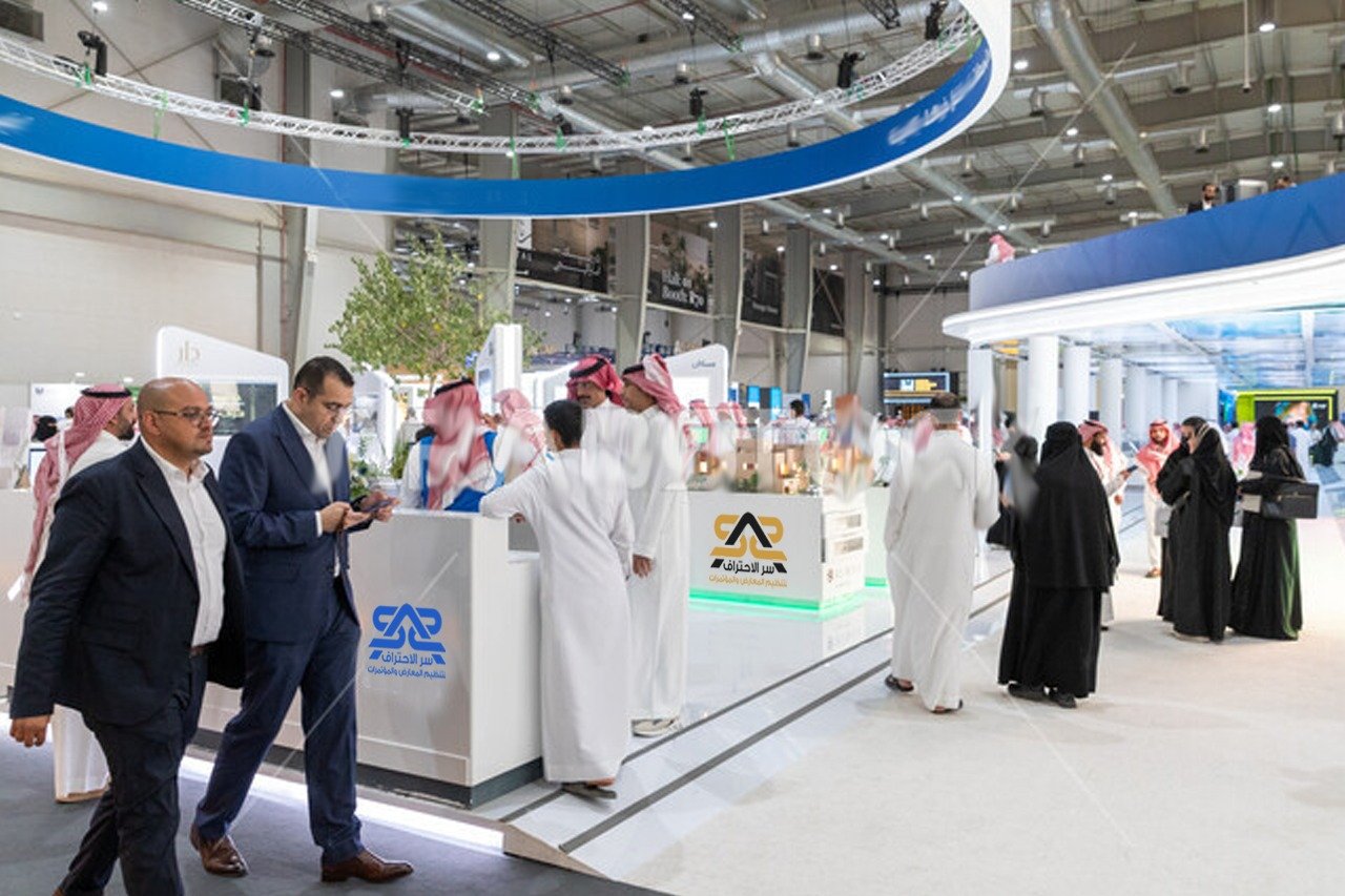 معرض تجاري وحركة زوار نشطة